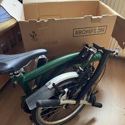Brompton filing bike

S2l

Flat bar, two speed with mudguards.

Bought in 2021 and very little use.

Includes Brompton pump