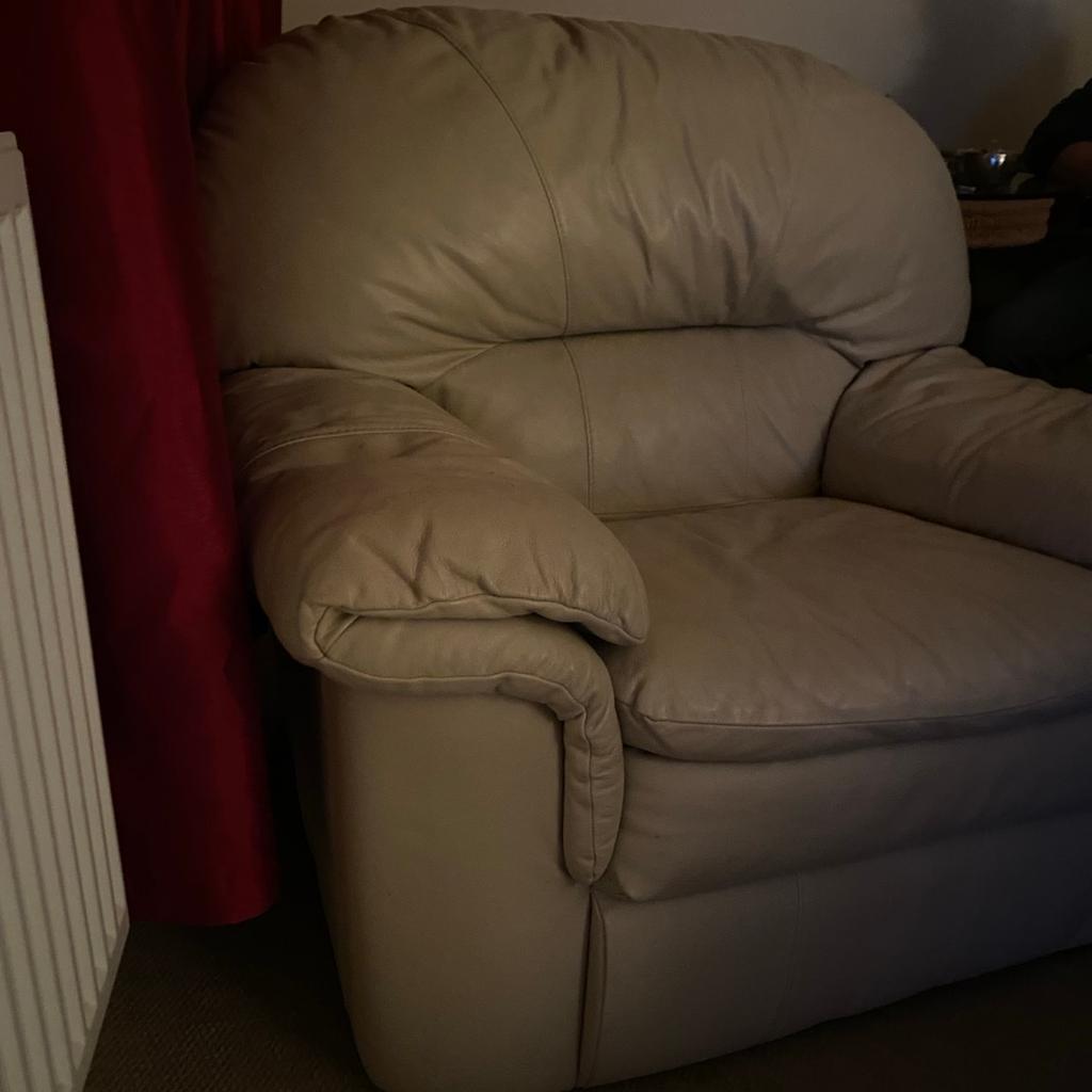 Immaculate condition hardly used
Quality leather/quick sale
Need space for new sofa open to offers
Fire label safety assured