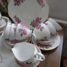 Gransborough 19 peaice tea set fine bone China collection only £30ovno