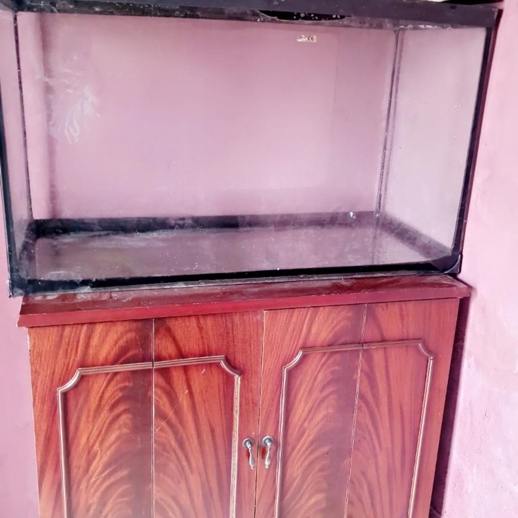 come with the big wooden draw very good condition no leaks and comes with the fish accessories for decoration, water pump and air pump also a jar of fish food
33 inch length
19 inch height