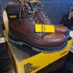 Mens Brand New Dewalt Titanium Work Boots, Size 11, boxed, these are selling for £95 in Screwfix, collection nn5 Northampton or can deliver locally for petrol, No Sphock wallet please.