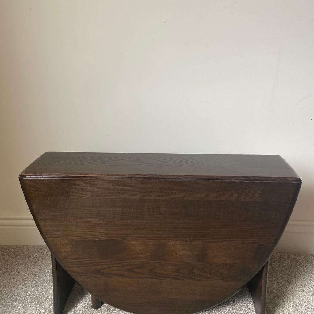Ercol Windsor, Gate Leg coffee table.
In very good condition.
More photos available.
I’m based in Newcastle Upon Tyne, I can arrange Nationwide delivery using trusted courier service, feel free to contact me for a delivery quote.