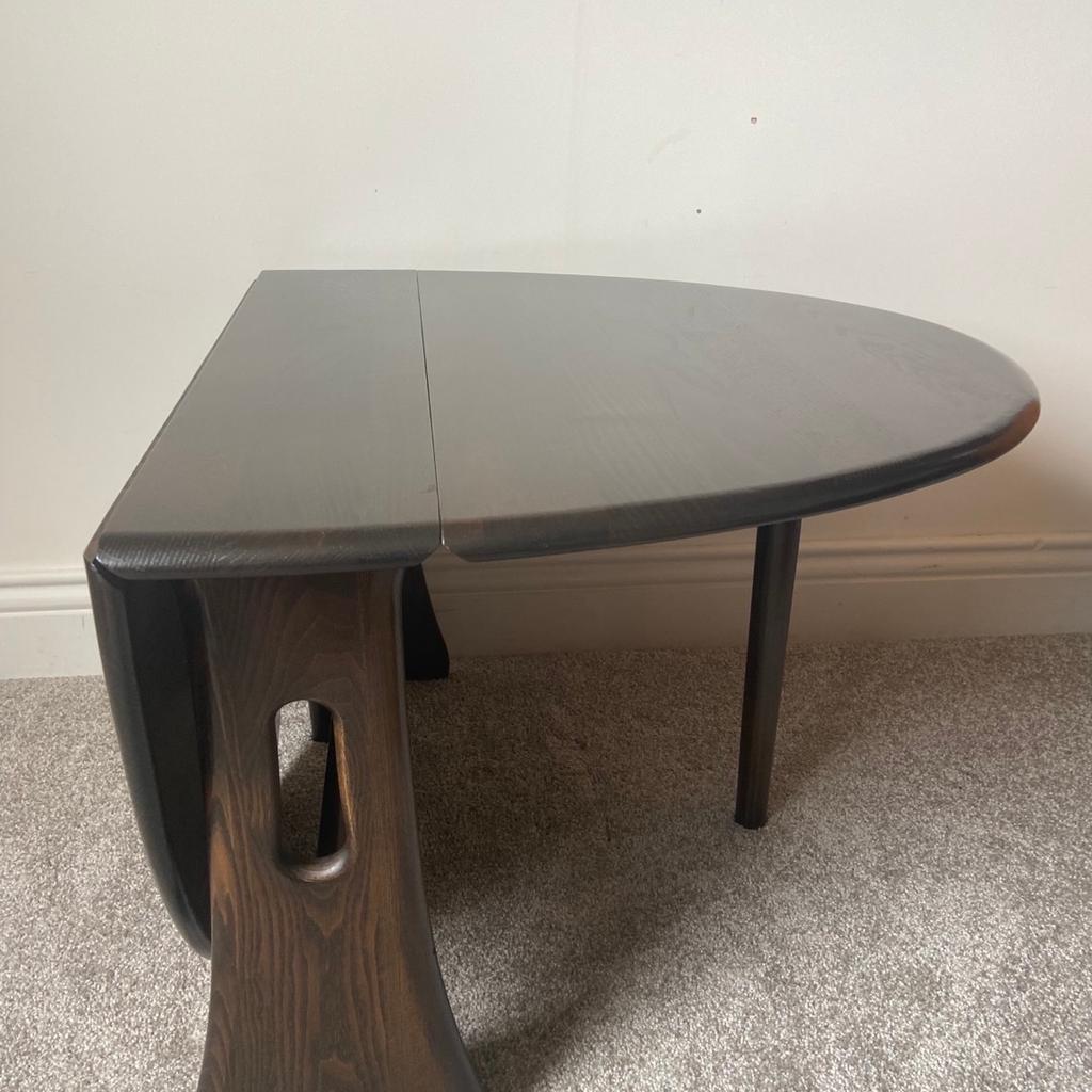 Ercol Windsor, Gate Leg coffee table.
In very good condition.
More photos available.
I’m based in Newcastle Upon Tyne, I can arrange Nationwide delivery using trusted courier service, feel free to contact me for a delivery quote.
