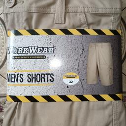 Men's  hafe shorts  brend new with tags size 32  work wear protective clothing men's shorts