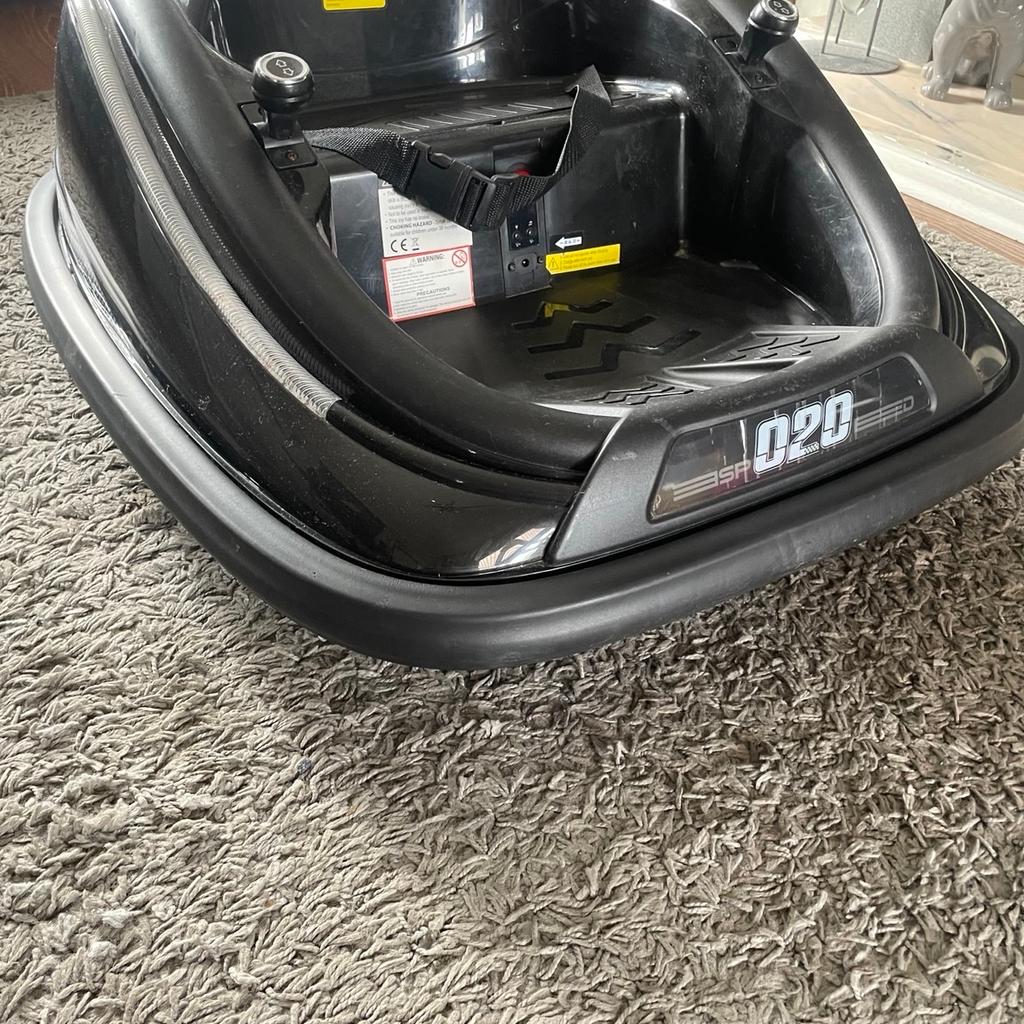 Kids chargeable electric go-kart, works fine, just doesn’t come with a charging cable. Can be purchased separately. Can deliver to local area for an extra cost.