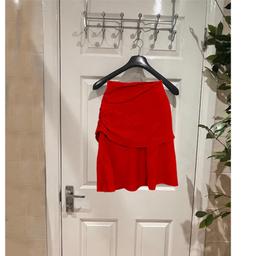 Massimo Dutti skirt
Brand new never worn with tag
Size 38- 10
Priced £51.95
Orange / Red
Above the knee 50cm
Side zip
From pet and smoke free home