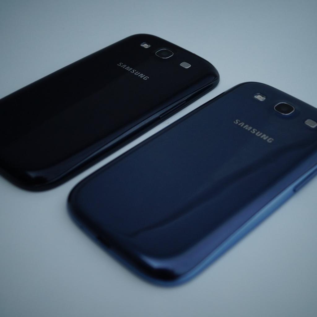Verkaufe 2x Samsung Galaxy S3 Neo inkl. Hüllen (siehe Bilder)
Displayschutzfolien sind bereits angebracht

- Samsung Galaxy S3 Neo (schwarz)
Modellnummer: GT-I9301I
interner Speicher: 16GB
Android-Version: 4.4.2

- Samsung Galaxy S3 Neo (blau)
Modellnummer: GT-I9301I
interner Speicher: 16GB
Android-Version: 4.4.2
