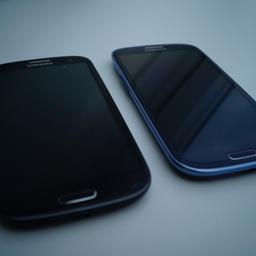 Verkaufe 2x Samsung Galaxy S3 Neo inkl. Hüllen (siehe Bilder)
Displayschutzfolien sind bereits angebracht

- Samsung Galaxy S3 Neo (schwarz)
Modellnummer: GT-I9301I
interner Speicher: 16GB
Android-Version: 4.4.2

- Samsung Galaxy S3 Neo (blau)
Modellnummer: GT-I9301I
interner Speicher: 16GB
Android-Version: 4.4.2