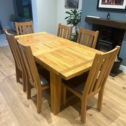 Solid oak extending dining table with 6 chairs.
90cm wide x 140cm long extending to 180cm