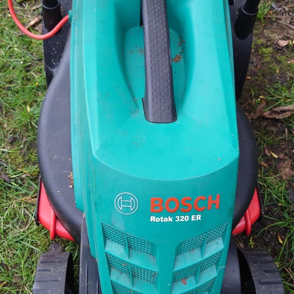 Bosch 32cm Corded Rotary Lawnmower - 1200W 
