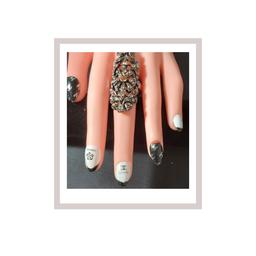 hand created press on nails, each set comes with 20 nails and a prep kit. If there is a certain style or shape of nail you would like please ask