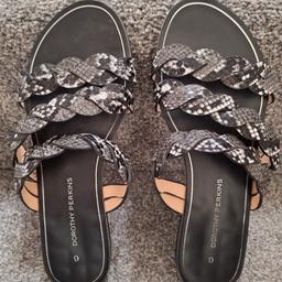 Flats
Size 6
Worn couple times