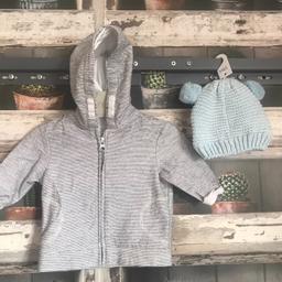 THIS IS FOR A SMALL BUNDLE OF BOYS CLOTHES

1 X GREY HOODED TOP FROM NEXT - WASHED BUT NEVER WORN
1 X M&S PALE BLUE BOBBLE HAT - COST £7.50

PLEASE SEE PHOTO