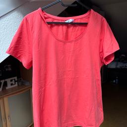 Verkauft wird ein rotes T-Shirt von der Marke Miss Etam in der Größe XXL.

Bei Fragen oder Interesse, gerne melden.