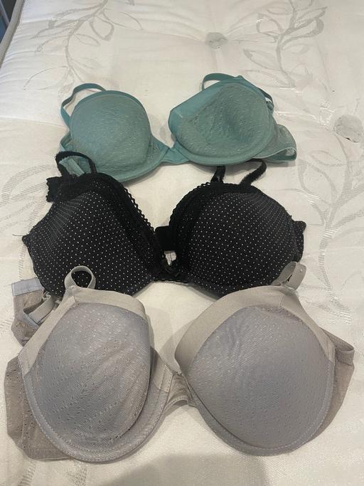 Buy & Sell Windsor and Maidenhead Old Windsor - Windsor and Maidenhead - Photos for 3 primark bras 34c in a very good condition