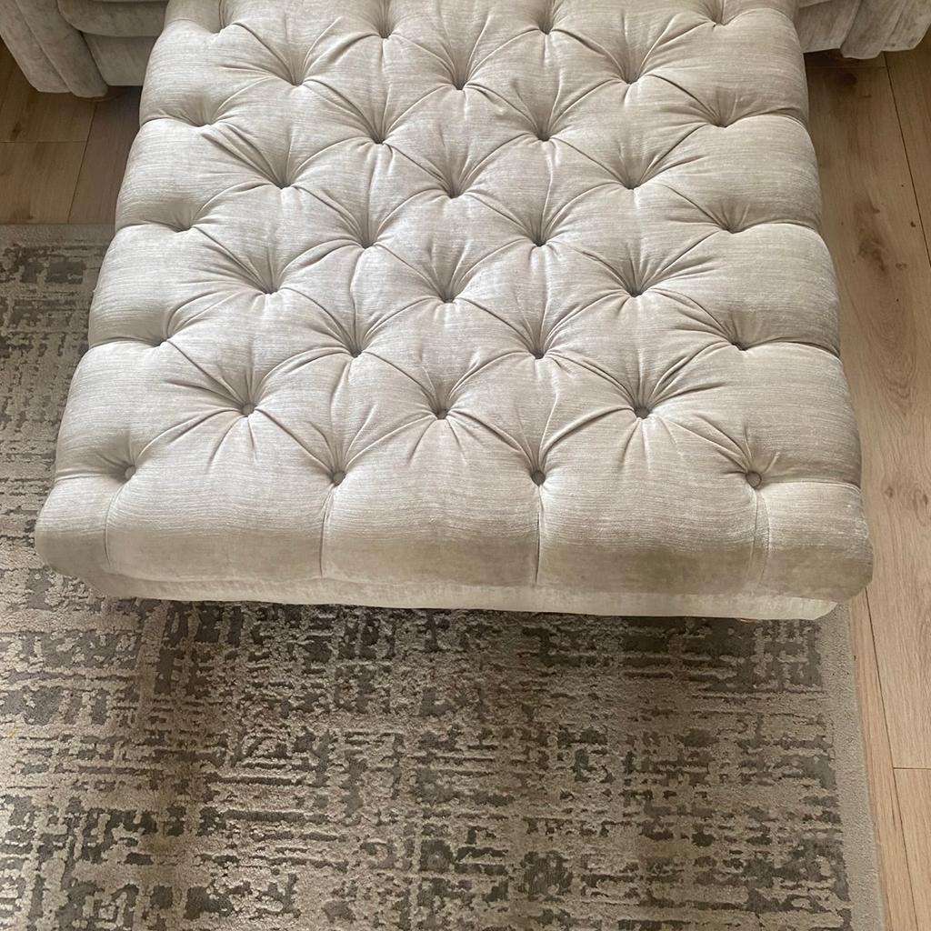 Had it just over a year, selling due to moving hose and don’t have room for it in the new house.
Colour: Stone
Feet colour: oak
Excellent condition comes from a smoke free home.
paid £500 for it