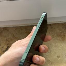 Ich biete meinen iPhone 12 Pro 128GB in Pazifikblau.

Das Gerät wurde am April 2021 in einem Handyvertrag gekauft, seit dem ersten Tag benutze ich Schutzfolie und der Display ohne die Folie ist komplett frei von Kratzern.

Das Handy hat leichte Kratzer auf dem Gehäuse und oben eine kleine Delle.

Das Ladekabel (Lightning) und Originalverpackung sind dabei und dazu noch eine MagSafe Hülle von Otterbox

Für mehr Infos bitte anschreiben
