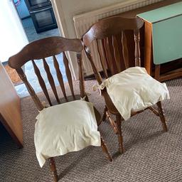 Vintage Extendable Table and 2 chairs 
Have been painted but still good condition 
£20