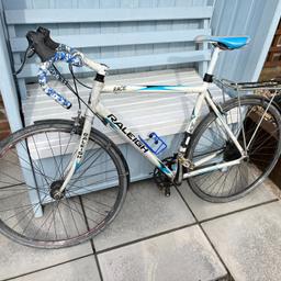 Raleigh Airlight Bike, Size Large (approx. 56cm)

Everything works as it should, except the Front Derailer is not working / pulling chain over

700cc wheels.- Both Wheels run true
New chain recently fitted.