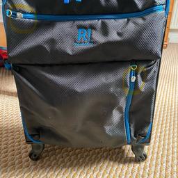 Cabin case good condition other than outer pocket zip broken shown in pictures but does not affect use in anyway cash on collection