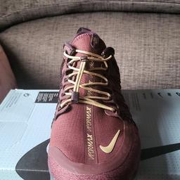nike vapormax run utility in dark red/burgundy colour way with accents of gold and gold coloured laces worn once in great condition still in box size 7