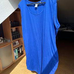 Verkauft wird ein blaues enges Kleid von der Marke H&M in der Größe XL.
Das Kleid wurde nie getragen.

Bei Fragen oder Interesse, gerne melden.