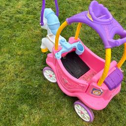 beautiful princess pull along horse and carriage.
brought for a first birthday present, used a handful of times and been sat under the gazebo for 8 months. so in amazing condition.
perfect for summer walks with your little princess 
collection only from b33. I don't drive so can't deliver
