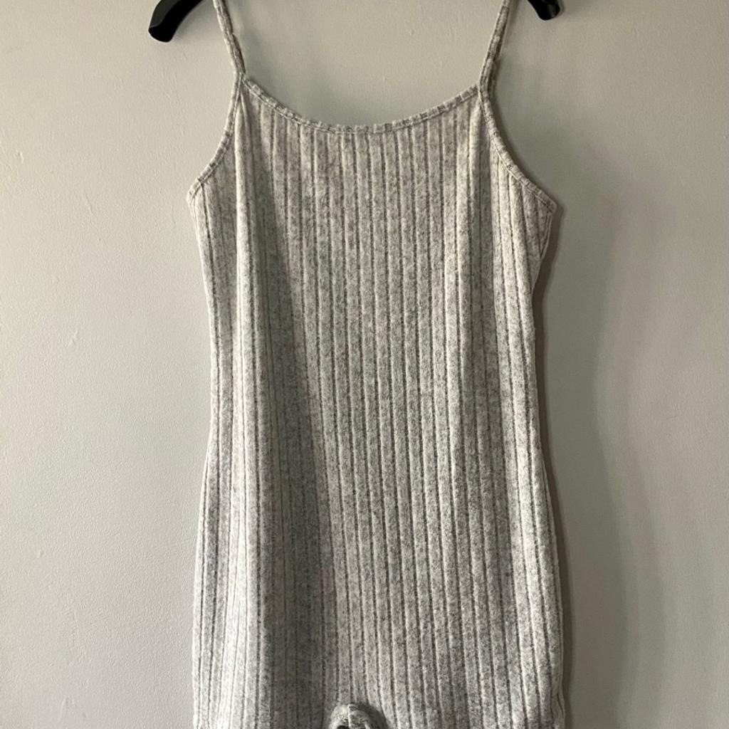 Brand new without tags
Size Large (12-14)
Ribbed effect
Adjustable shoulder straps
Soft fluffy feel
Machine washable

Lots more items 0-13 years
Ladies size 4-20
Mens medium, large, xl, xxl
Clothing, toys, books, dvds, games etc
Bundle discount on
Items from £1

#shein #unitard #ribbed #sizelarge #sheinfashion #greyunitard #greyribbed #allinone #summer #spring #size12to14 #greyribbedunitard #ladieswear #ribbedunitard