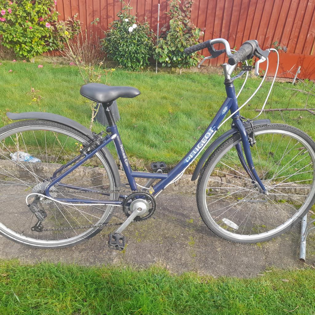 LADIES WOMES ADULTS PEUGEOT 700cc WHEEL 17 INCH FRAME 6 SPEED BIKE BICYCLE
BIKE IS READY TO RIDE ONLY COLLECTION
FEEL FREE TO ASK ANY QUESTIONS OR OFFERS
ITEM IS LOCATED PINKWELL LANE UB3 1PJ