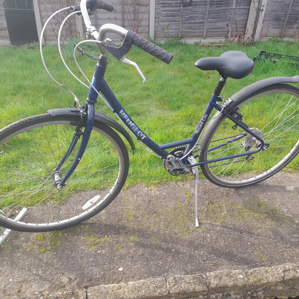 LADIES WOMES ADULTS PEUGEOT 700cc WHEEL 17 INCH FRAME 6 SPEED BIKE BICYCLE
BIKE IS READY TO RIDE ONLY COLLECTION
FEEL FREE TO ASK ANY QUESTIONS OR OFFERS
ITEM IS LOCATED PINKWELL LANE UB3 1PJ