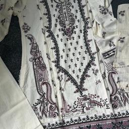 Pakistani 3pc ready to wear outfit
Shirt trousers and dupatta
M & L available