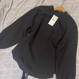 Black Blouse in the size Small. However will also fit if you’re a medium, as I am. Purchased a little while ago from Zara. Never worn, with tag. Collection or delivery with a small fee :) feel free to message for further info. Thanks!