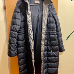 Christian Berg leichter Übergangs Mantel Größe 42 , 54 cm einfache Brustweite mit abnehmbarer Kapuze dunkelblau grau

Privatverkauf