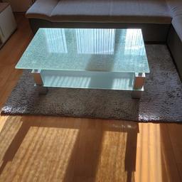 Verkaufe in guten Zustand Wohnzimmer- Teppich , mit Tisch!

Maß :120cmx 170cm!  Teppich

Masse ;  110cm x70cm  Tisch mit Glasplatte!


   
