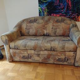 ausziebares 2 Sitzer sofa, Zustand Einwand frei, ausgezogene Länge 1.80m breit 90cm.