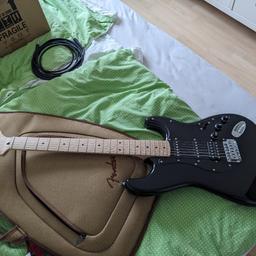 Verkaufe meine E-Gitarre Squier Stratocaster (Fender) + Verstärker Fender +Gigbag Fender und Kabel.

Habe letztes Jahr alles gekauft (August 2023) und fast nie verwendet, wegen Zeitmangel.