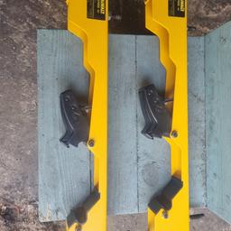 dewalt de7025- xj bench brackets in excellent condition used a few times no box comes with bolts collection only