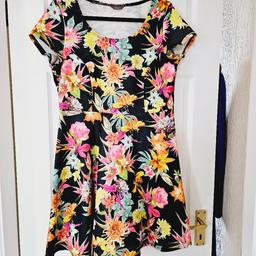 Lovely tropical pattern dress, slightly stretchy material, A line skirt, easy wear pull on style, size 16.. like new.

cash and collection only, thanks.
possible delivery to Conisbrough on Saturday mornings only around 11 am.