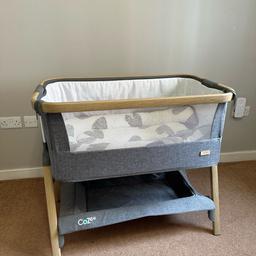 Baby crib perfect for new born
Very clean
Can also open the side for easy access