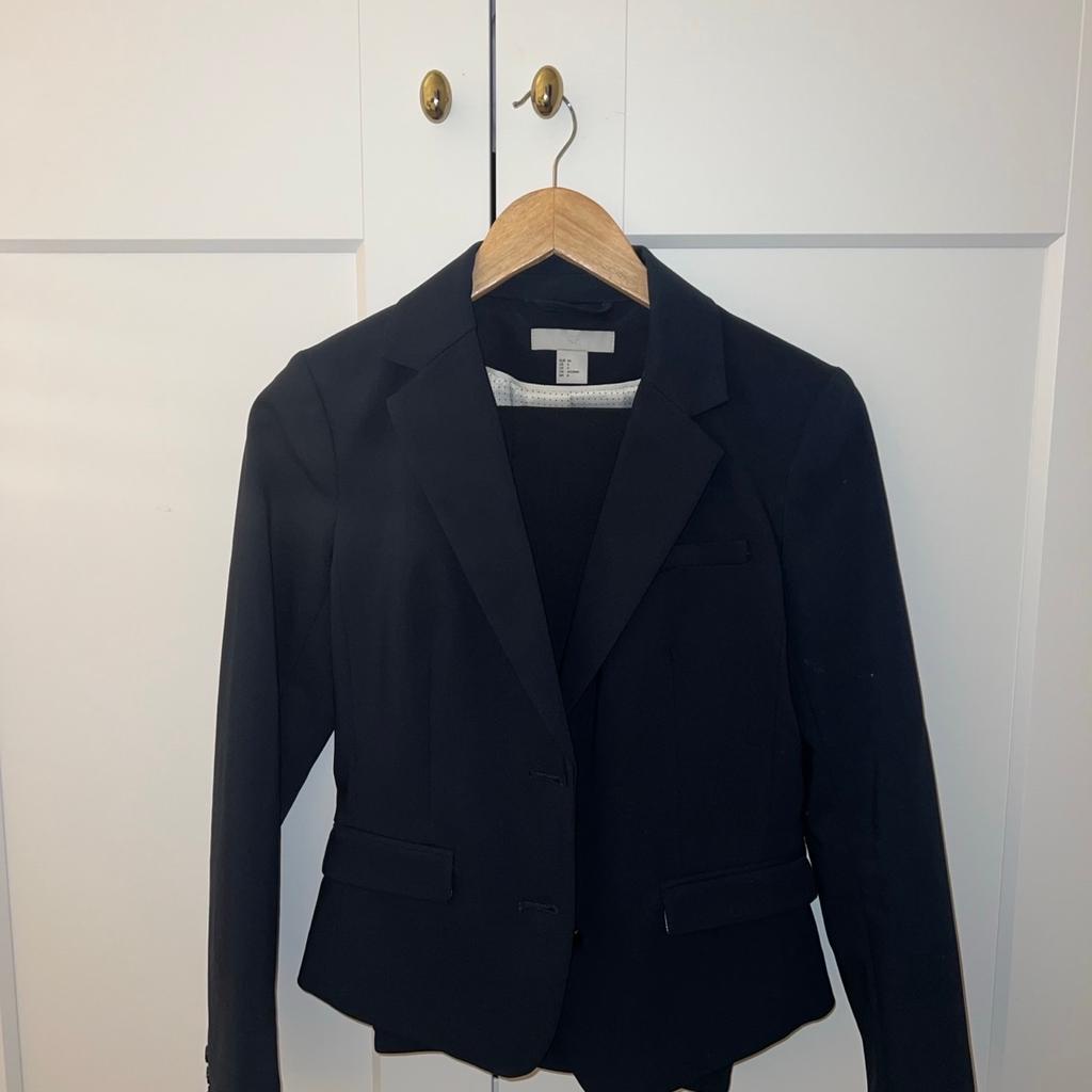 Anzug: Blazer und Hose; Zwei-Teiler von ZARA | nur 1-mal getragen | Farbe: dunkelblau