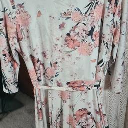 Excellent condition
Apricot white formal dress sz 12- £15
Quiz pink waterfall formal dress sz 12- £15
purple formal lace dress size 16-18 - £10
Good condition
shein grey long dress size 14-16 £5
midi floral pink dress size 18 -£5
Dorothy perkins blue sleevless -£5

all can be p&p
money to be transferred beforehand via PayPal and I will send proof of postage no more than a day later (unless sunday)