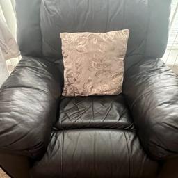 Free from pet and smoke
Very comfy
Just leather fade as you see in the pic
The big sofa with a cover it will come back like new !
Nothing is ripped