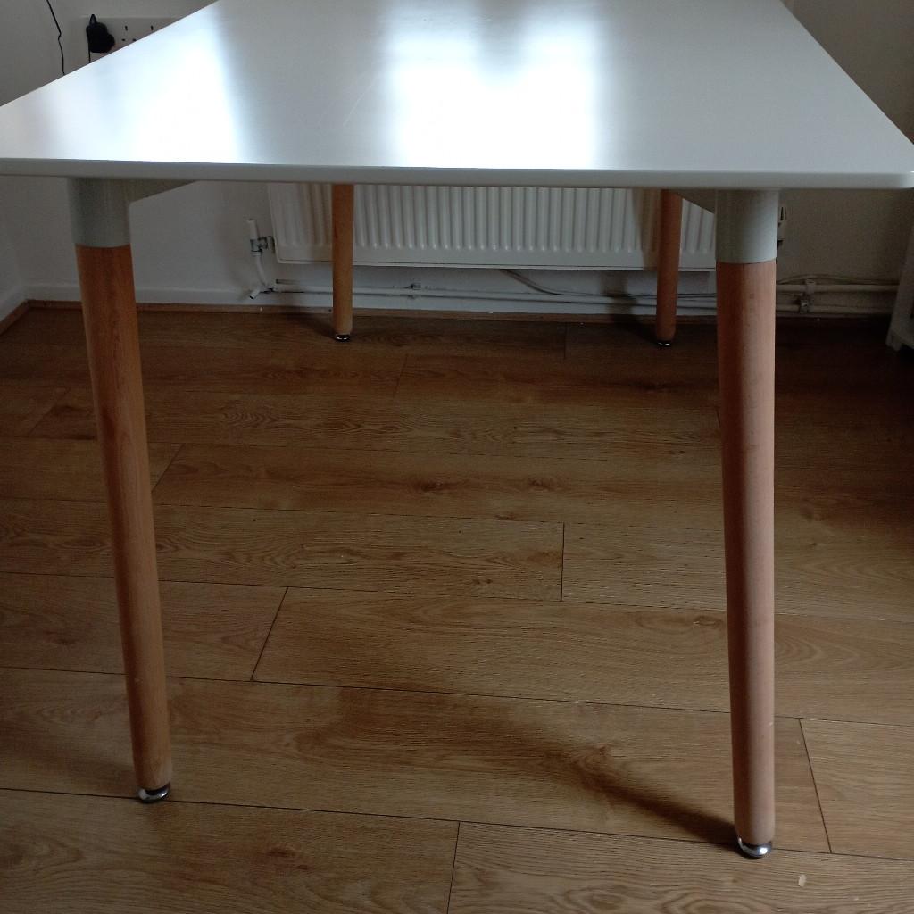 Wayfair dinning table a few marks on top and 2 scuffs that you cont notice on the sides shown in pictures no offers 40 pound