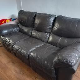 3-seater sofa, in good condition, reason for sale, I'm returning to my country... I don't do delivery
 OL66NW