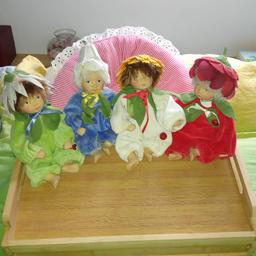 Ja es sind vier Porzellan Puppen die sind alle noch in Ordnung ,die verkaufe ich wegen platzmangel. ich verschicke auch. ❤️💚💙🧡 Der Preis ist für alle vier Puppen.