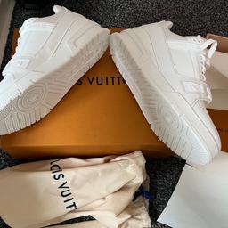 Only tried on but they look big on my feet being all white. Unisex size 39. Comes with original packaging including dust bags as you can see in the pictures. Excellent condition