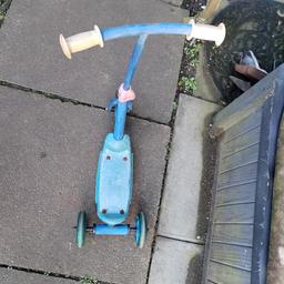 Scooter for children not new but is good condition blue colour.
Le39la Leicester