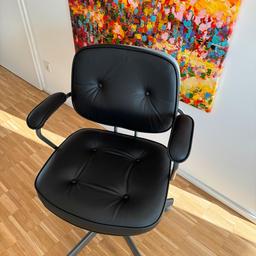 Ikea Bürodrehstuhl in Originalverpackung ALEFJÄLL 

Eigentlich fürs Homeoffice gekauft, aber dann von der Arbeit einen Stuhl bekommen, steht jetzt seit über einem Jahr in der Verpackung im Keller und wurde nie aufgebaut.

Die beiden Bilder sind von dem gleichem Stuhl meiner Frau.

Nur abholen, kein Versand.