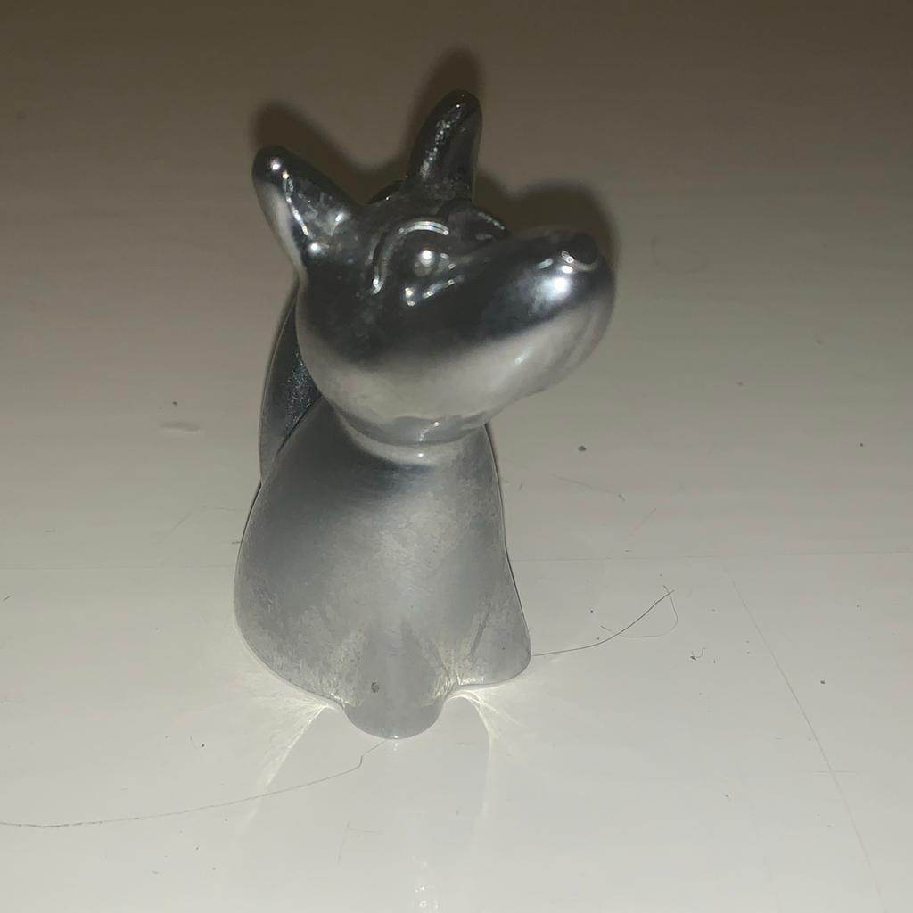 Umbra Silver Dog Ornament Ring Holder

Nicely Made little ornament that actually doubles as a ring holder!
In great new condition