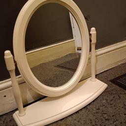 In excellent clean condition cream colour wooden dressing table mirror. Honest callers only please see my other adverts thank you for looking.Cash on collection please.